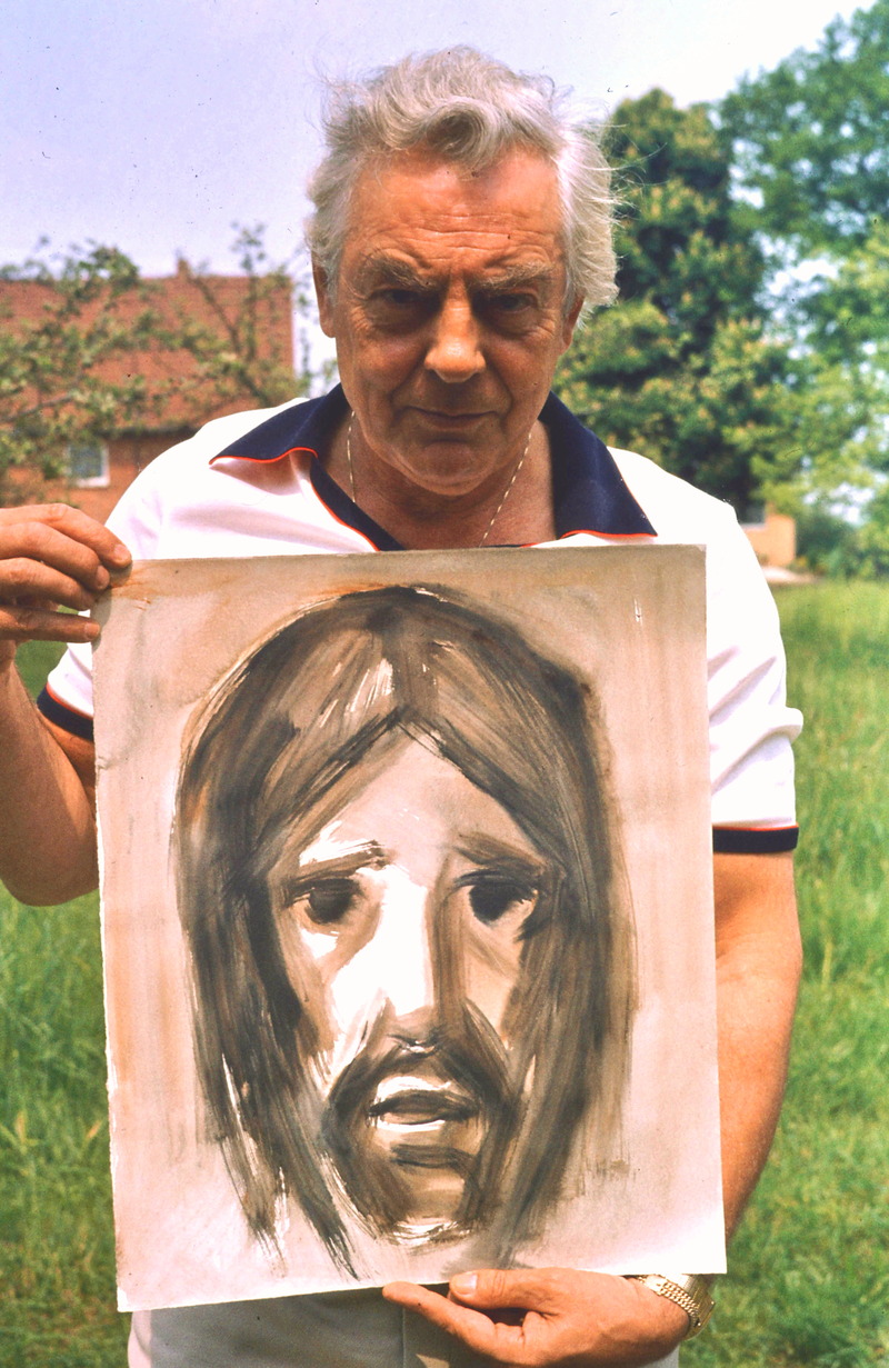 Hans Nowak zeigte gerne im Garten um sein Atelier einige seiner Bild-Schöpfungen...